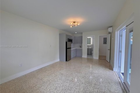 House in Miami, Florida 222.04 sq.m. № 1994804 - photo 6