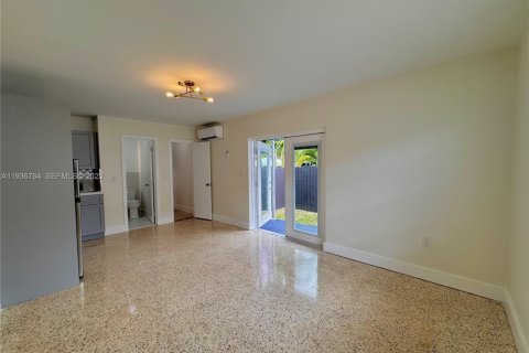 House in Miami, Florida 222.04 sq.m. № 1994804 - photo 7