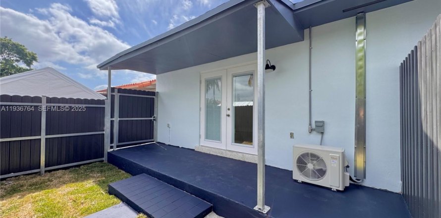 Studio in Miami, Florida № 1994804