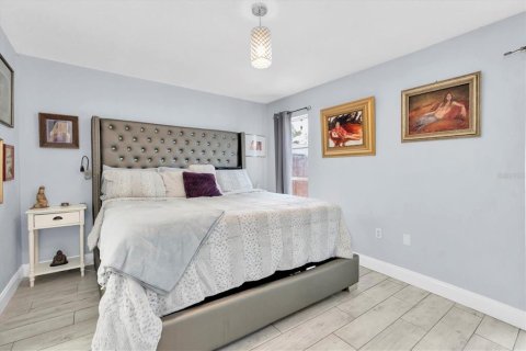 Casa en venta en Saint Petersburg, Florida, 4 dormitorios, 122.91 m2 № 1910117 - foto 11