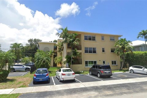 Condo in Fort Lauderdale, Florida, 2 bedrooms  № 1788684 - photo 1