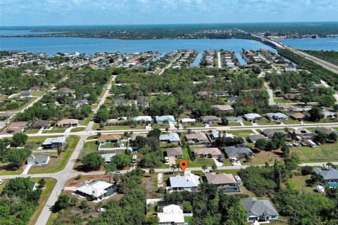 Villa ou maison à vendre à Port Charlotte, Floride: 3 chambres, 168.62 m2 № 2399156 - photo 4