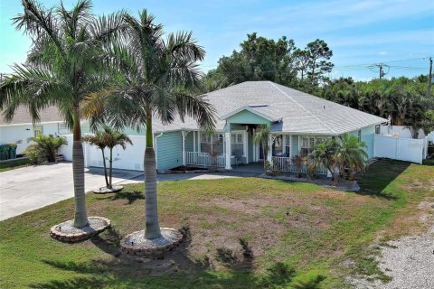Villa ou maison à vendre à Port Charlotte, Floride: 3 chambres, 168.62 m2 № 2399156 - photo 2
