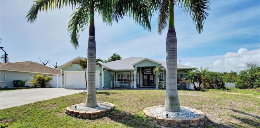 Villa ou maison à Port Charlotte, Floride 3 chambres, 168.62 m2 № 2399156
