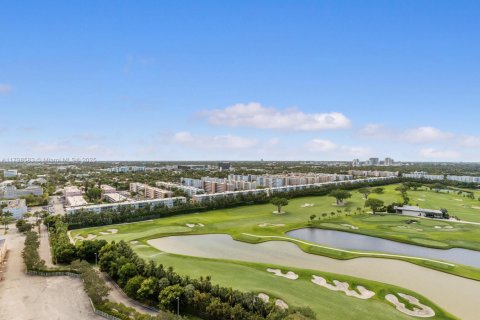 Condo in Hallandale Beach, Florida, 2 bedrooms  № 1682533 - photo 13