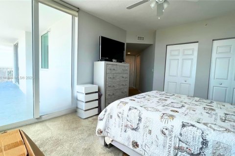 Condo in Hallandale Beach, Florida, 2 bedrooms  № 1682533 - photo 9