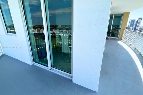 Condo in Hallandale Beach, Florida, 2 bedrooms  № 1682533 - photo 7