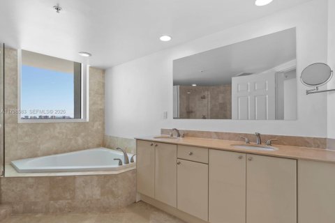 Condominio en venta en Hallandale Beach, Florida, 2 dormitorios, 125.79 m2 № 1682533 - foto 30