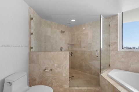 Condo in Hallandale Beach, Florida, 2 bedrooms  № 1682533 - photo 29