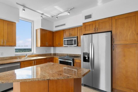 Condo in Hallandale Beach, Florida, 2 bedrooms  № 1682533 - photo 18