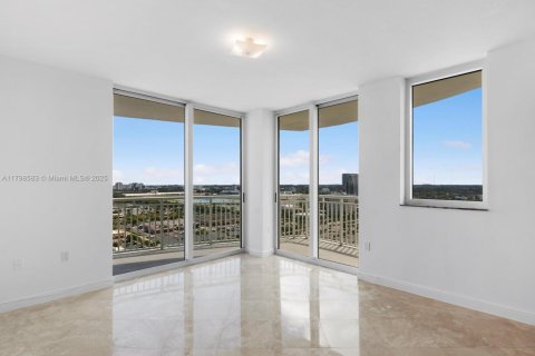 Condo in Hallandale Beach, Florida, 2 bedrooms  № 1682533 - photo 21