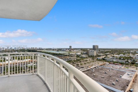 Condominio en venta en Hallandale Beach, Florida, 2 dormitorios, 125.79 m2 № 1682533 - foto 14