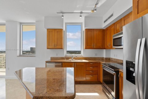 Condo in Hallandale Beach, Florida, 2 bedrooms  № 1682533 - photo 17