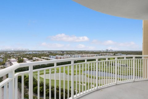 Condominio en venta en Hallandale Beach, Florida, 2 dormitorios, 125.79 m2 № 1682533 - foto 15