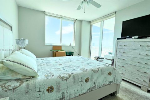 Condo in Hallandale Beach, Florida, 2 bedrooms  № 1682533 - photo 10