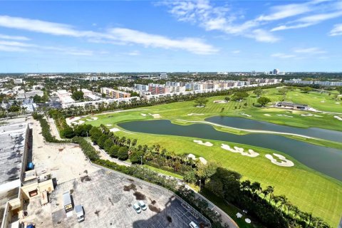 Condo in Hallandale Beach, Florida, 2 bedrooms  № 1682533 - photo 8