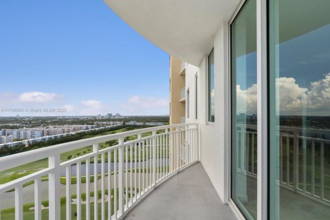 Condo in Hallandale Beach, Florida, 2 bedrooms  № 1682533 - photo 12