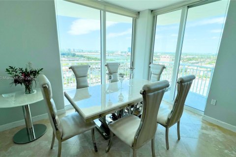Condo in Hallandale Beach, Florida, 2 bedrooms  № 1682533 - photo 5