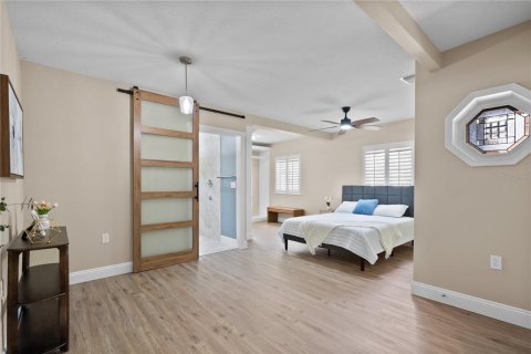 House in Orlando, Florida 5 bedrooms, 198.35 sq.m. № 2151739 - photo 19