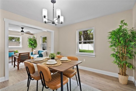 House in Orlando, Florida 5 bedrooms, 198.35 sq.m. № 2151739 - photo 14