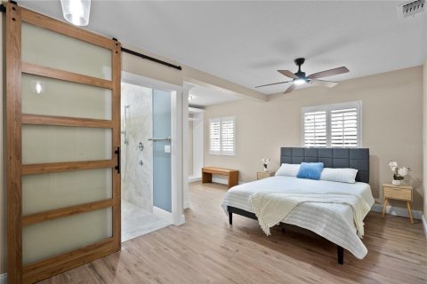 House in Orlando, Florida 5 bedrooms, 198.35 sq.m. № 2151739 - photo 20