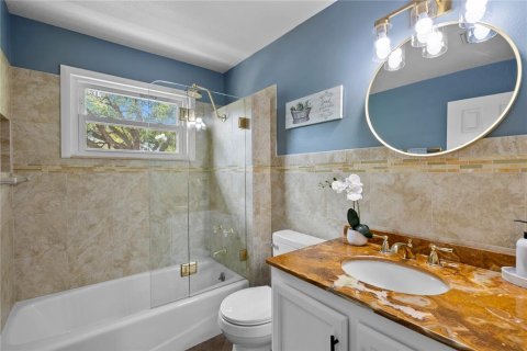 House in Orlando, Florida 5 bedrooms, 198.35 sq.m. № 2151739 - photo 29