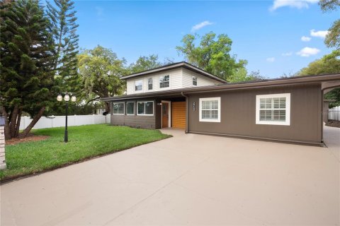 House in Orlando, Florida 5 bedrooms, 198.35 sq.m. № 2151739 - photo 4