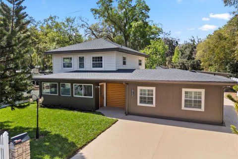 House in Orlando, Florida 5 bedrooms, 198.35 sq.m. № 2151739