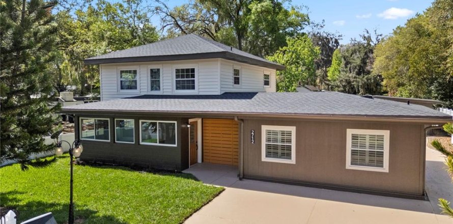 House in Orlando, Florida 5 bedrooms, 198.35 sq.m. № 2151739