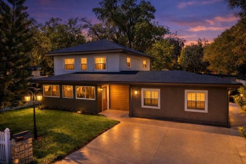 House in Orlando, Florida 5 bedrooms, 198.35 sq.m. № 2151739 - photo 3