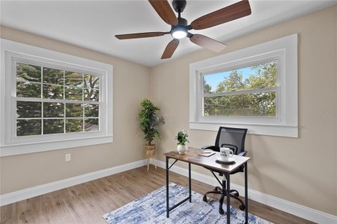 House in Orlando, Florida 5 bedrooms, 198.35 sq.m. № 2151739 - photo 25