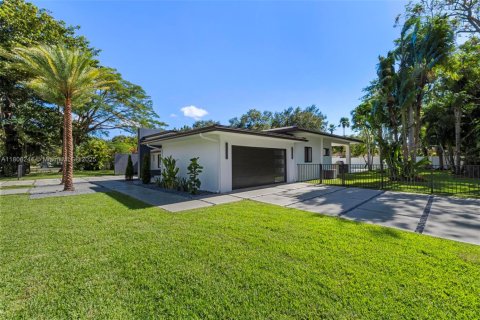 Villa ou maison à louer à Pinecrest, Floride: 5 chambres № 1747919 - photo 2