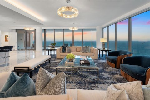 Condominio en venta en Sunny Isles Beach, Florida, 7 dormitorios, 928.37 m2 № 1970025 - foto 6