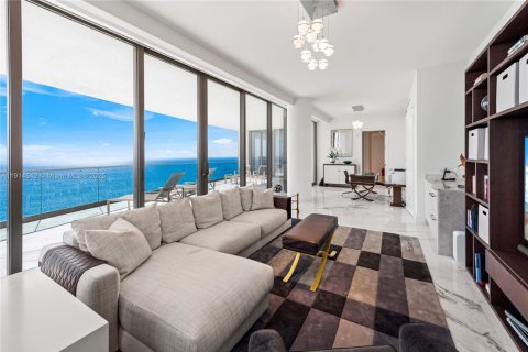 Condominio en venta en Sunny Isles Beach, Florida, 7 dormitorios, 928.37 m2 № 1970025 - foto 21