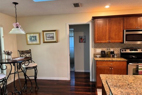 House in Sarasota, Florida 3 bedrooms, 149.94 sq.m. № 2122153 - photo 5