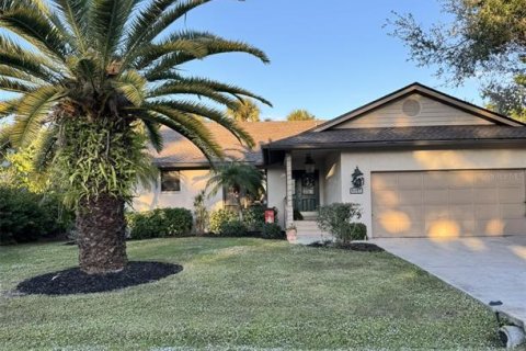 House in Sarasota, Florida 3 bedrooms, 149.94 sq.m. № 2122153 - photo 2