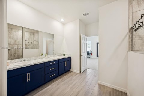 House in Port St. Lucie, Florida 3 bedrooms, 217.11 sq.m. № 1954018 - photo 24