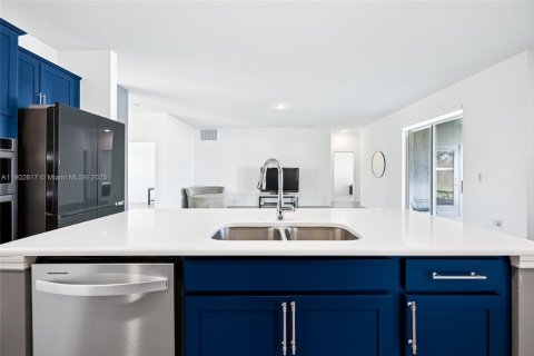 House in Port St. Lucie, Florida 3 bedrooms, 217.11 sq.m. № 1954018 - photo 19