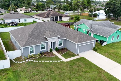 House in Port St. Lucie, Florida 3 bedrooms, 217.11 sq.m. № 1954018 - photo 3