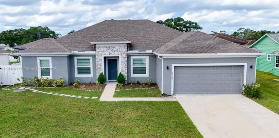 House in Port St. Lucie, Florida 3 bedrooms, 217.11 sq.m. № 1954018