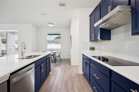 House in Port St. Lucie, Florida 3 bedrooms, 217.11 sq.m. № 1954018 - photo 17