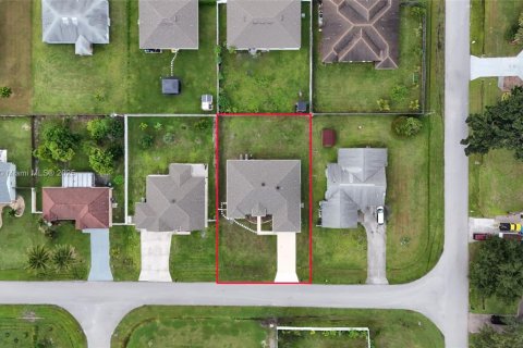 House in Port St. Lucie, Florida 3 bedrooms, 217.11 sq.m. № 1954018 - photo 11