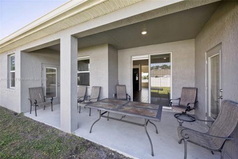 House in Port St. Lucie, Florida 3 bedrooms, 217.11 sq.m. № 1954018 - photo 13