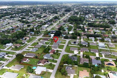 House in Port St. Lucie, Florida 3 bedrooms, 217.11 sq.m. № 1954018 - photo 10
