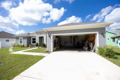 House in Port St. Lucie, Florida 3 bedrooms, 217.11 sq.m. № 1954018 - photo 4