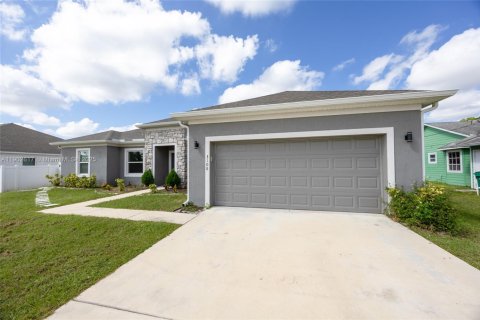 House in Port St. Lucie, Florida 3 bedrooms, 217.11 sq.m. № 1954018 - photo 5