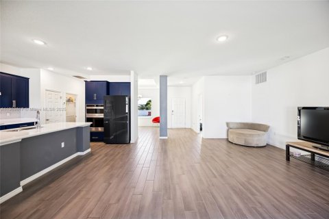 House in Port St. Lucie, Florida 3 bedrooms, 217.11 sq.m. № 1954018 - photo 21