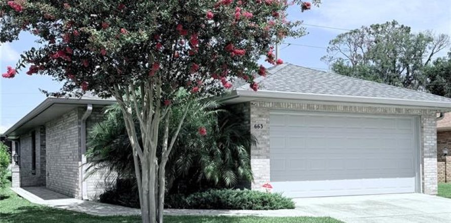 House in Lakeland, Florida 2 bedrooms, 111.76 sq.m. № 1797195