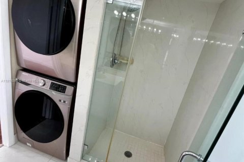 Condominio en alquiler en Miami, Florida, 2 dormitorios, 121.89 m2 № 1781792 - foto 21