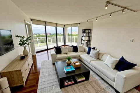 Condominio en alquiler en Miami, Florida, 2 dormitorios, 121.89 m2 № 1781792 - foto 1